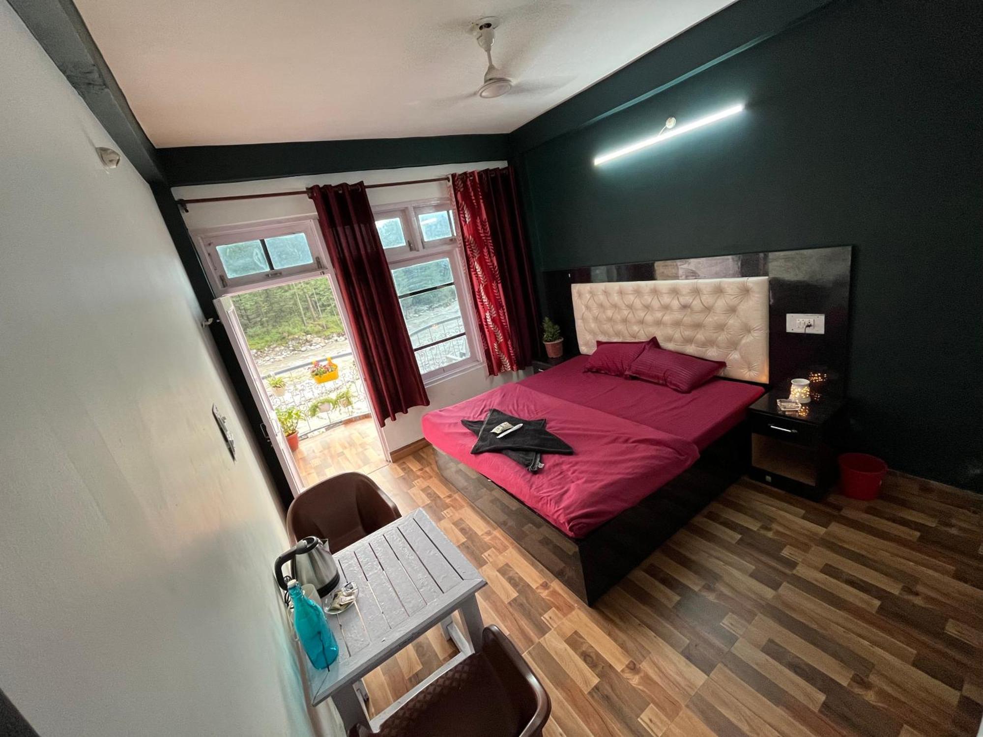 Shanti Cafe - Hotel&Restaurant Kasol Esterno foto